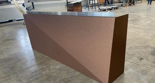  Planeben: vorbereitetes Verbundplattenelement auf dem Werkstattboden