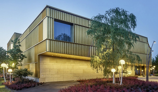 Die Anforderungen an Fassadenbauer und Dachabdichter gingen weit über das gewöhnliche Maß hinaus