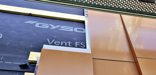  Die Stöße treten als feine horizontale Linie in Erscheinung