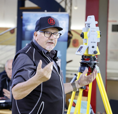 Volker Peschel (Gottlieb Nestle GmbH) informiert über Tachymeter-Maßerfassung
