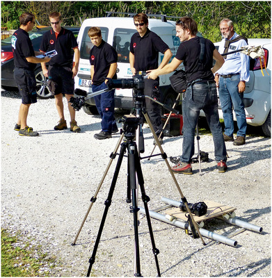   Hubert Trenkwalder (r.) bei den Dreharbeiten des iib-Videos „Abenteuer Dach“ im Jahr 2013