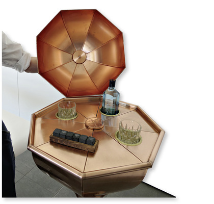 Elegant! Kupferner Bartisch mit ab­nehmbarem Deckel von Tim Hug