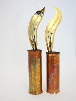 „Schon unsere Vorfahren haben sich mit der Gestaltung von Schalen, Vasen und Leuchtern beschäftigt. Hier eine Sammlung von Objekten, die von Veronika und/oder Ludwig Kyral III entworfen wurden“