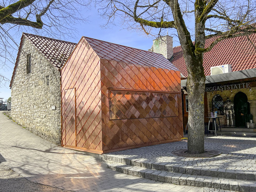 Kupferschindeln an einem Kioskgebäude