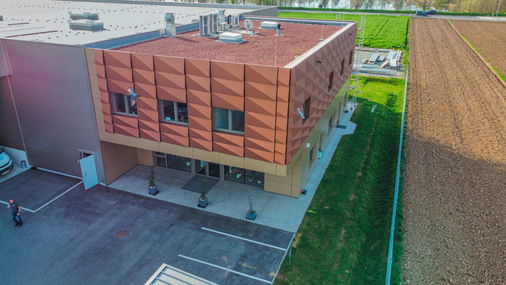 3D Fassade aus Aluminiumverbundplatten am Bürogebäude der TR Flachdachbau GmbH