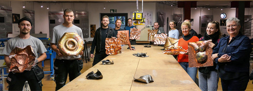 Stolz präsentieren die Teilnehmer ihre fertigen Arbeiten. Das Online-Extra zum Workshop enthält weitere Fotos und Informationen