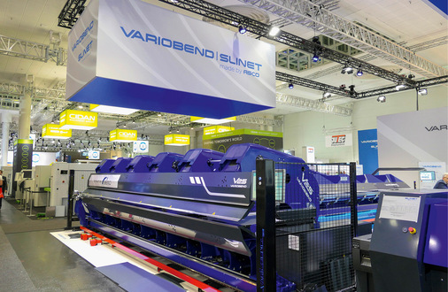 Der vollelektrische Doppelbieger Variobend V2.5 mit neu entwickelten E-Drive-Antrieben für eine simultane und präzise Achssteuerung
