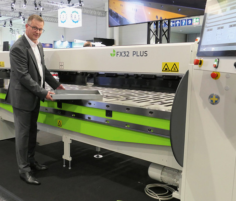 Die Kombination der Cidan FX32 Plus und der Steuerung nuLink erlaubt das unkomplizierte Herstellen von Boxen