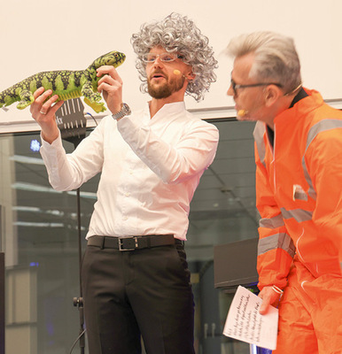 Robert Matthäß (l.) spricht über schützenswerte Eidechsen