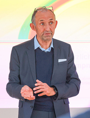 ZVSHK-Bundesfachgruppenleiter Ulrich Leib eröffnet die Veranstaltung