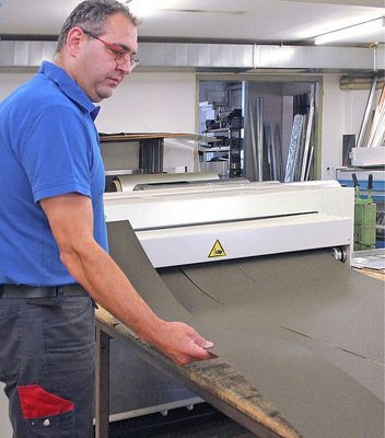 Wechselseitig angeordnete Spaltmesserpaare und Sechs-Walzen-Richteinheit gewährleisten exakte, plane und verdrehungsfreie Blechzuschnitte