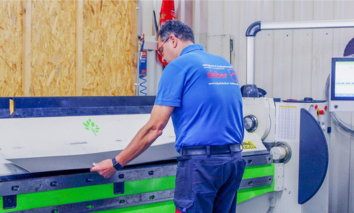 Dank drehbarer Kombi-Oberwange garantiert die FX 32 von Cidan sekundenschnellen Werkzeugwechsel zwischen Spitzschiene und Geißfußwerkzeugen