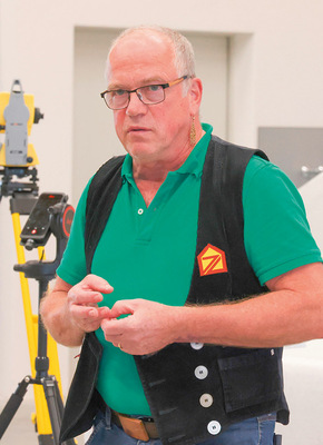 Rainer Löber informiert über das ­Ausmessen mit Punktwolken, Stereometrie­geräten und Smartphones