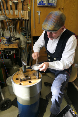 Ein stetiger Hammerschlag führt zum Erfolg