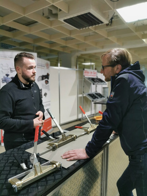 Stephan Thiele beim Werkzeugtest