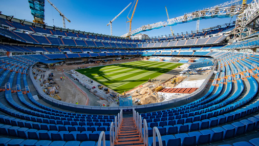 Das Zusammenfügen der Trägerteile über dem Stadion war Millimeterarbeit