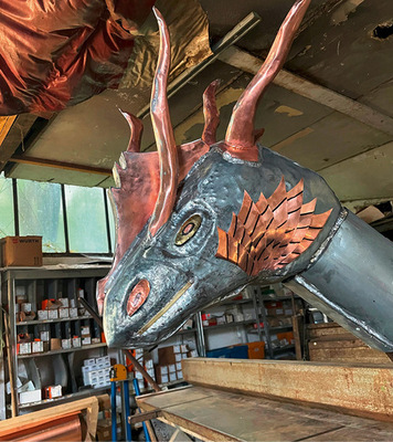 Über diese Drachenskulptur für einen Ziergiebel berichtete ­sogar ein Fernsehsender