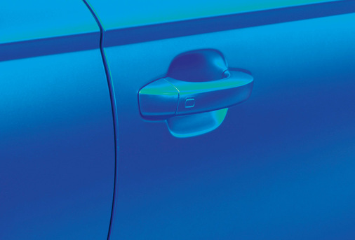 Eine formschöne Sicke verbessert die Steifigkeit der Karosserie