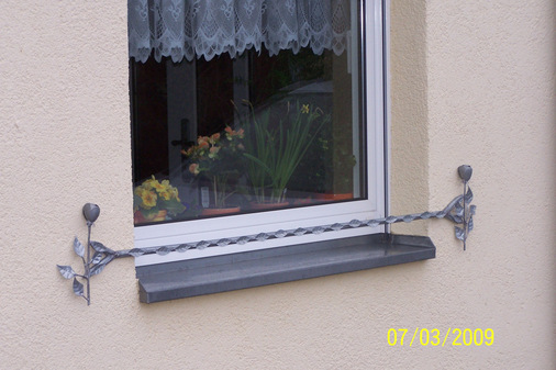 Manfred Ludewig verschönert mit seiner Rosenkreation sein Zuhause