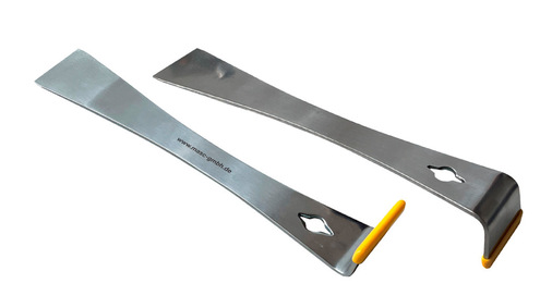 Sabine Drescher legt ein M.A.S.C.-Hebeleisen in den M.A.S.C.-Dacheimer