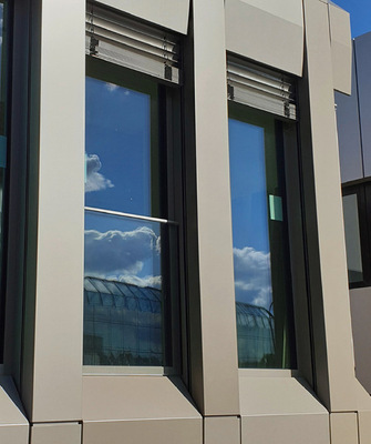 Solche Fassadenkassetten können in ­einem Arbeitsschritt und ohne Werkzeug­wechsel hergestellt werden