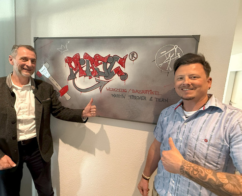 Martin Fischer feiert das Graffiti-Talent von Mietspengler Vorname Nachname - © BAUMETALL