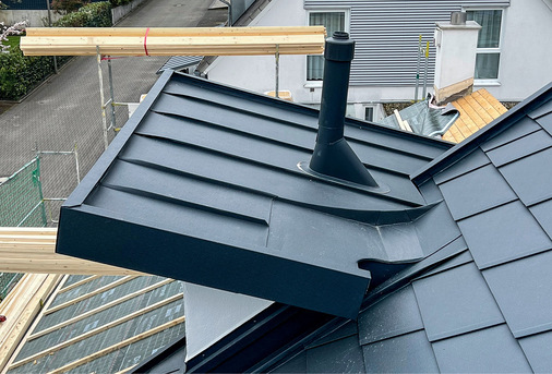 Klempner-Fachabteilung: Dieser Dachversatz überzeugt mit handwerklich gelungenen Details