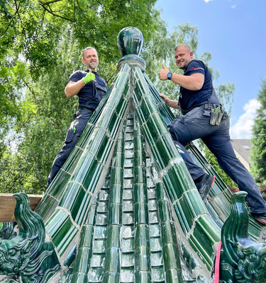 Glasierte Ziegel? Kein Problem! Auch das erledigen die Sindermänner - © Bild: Sindermann GmbH