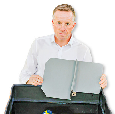 Clemens Neumeister stellt ­QCC-beschichtete Baumetalle vor - © Bild: BAUMETALL