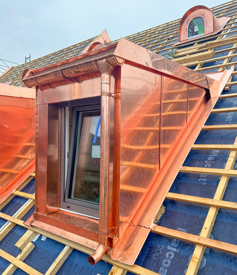 Raffiniert: das Belüftungsprofil an der Traufe