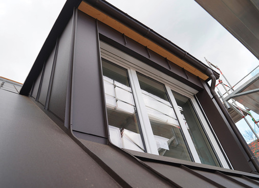 Falzschönheit: Die mit Haushaut-Aluminium bekleidete Schleppgaube