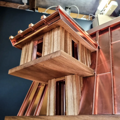 Harmonisches Zusammenspiel aus Kupfer und Holz