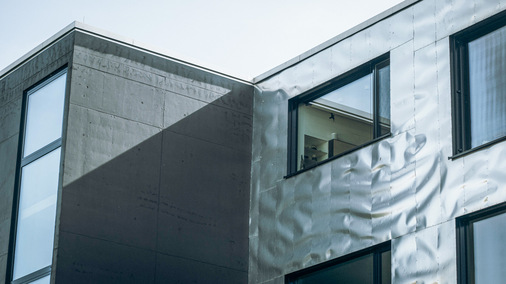 Bei genauer Betrachtung werden Stoßfugen an den Fassaden sichtbar