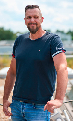 Im Fachbetrieb Marquardt erledigt Martin Ott Kalkulations- und Bauleitungs­aufgaben. In seiner Freizeit baut er Figuren aus Titanzink und Kupfer