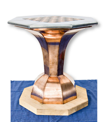 Beistelltisch mit achtteiligem ­Übergangskörper