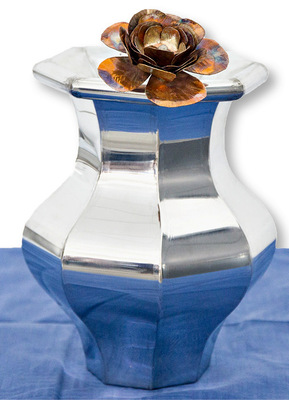 Tischblumenvase mit Spenglerblume