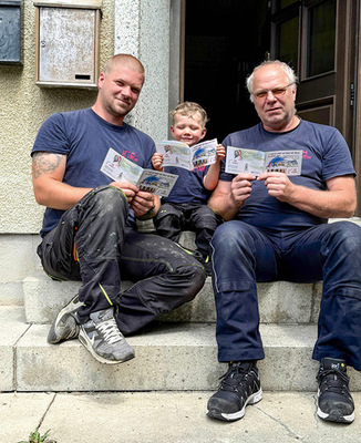 Drei Generationen auf einem Foto: Uwe Löffler Haustechnik