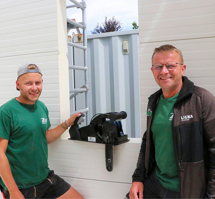 Max und Burkhard Schmitt leiten gemeinsam ihren Zimmereibetrieb und ­schauen dabei weit über den Holztellerrand hinaus