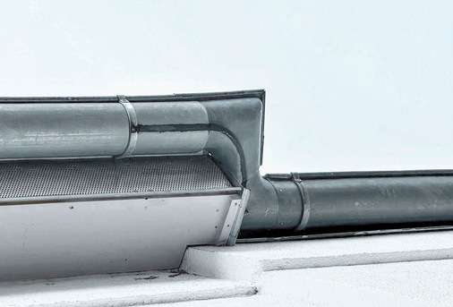 Fehlende Dehnungsmöglichkeiten führen zu Rissbildungen. Dies ist ein häufig anzutreffendes Schadensbild