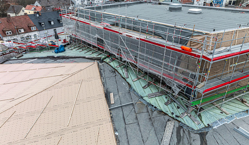 Aufbringen der Isolierung (Rockwool Prodach System)