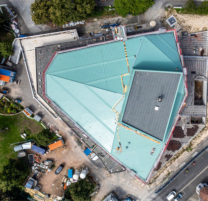 Die neue Dach- und Fassadeneindeckung mit farbbeschichtetem Aluminium