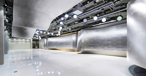 Auch bei Interior-Anwendungen punktet das aus zwei Material­schichten bestehende Metall