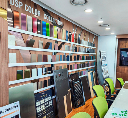 Blick auf eine Musterwand in einem DSP-Besprechungszimmer