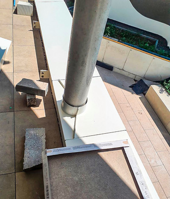 Ein kleines Meisterstück: Die gefalzte, aus mehreren Teilen bestehende Stützen­einfassung