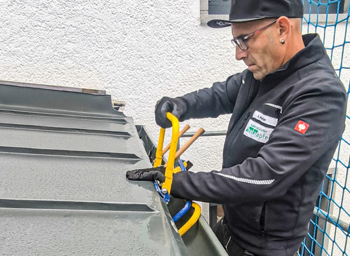 Im Einsatz: Traufkanter und Traufschließer von Rau