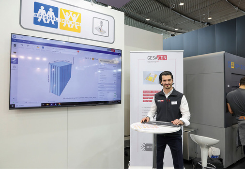 David Greco (Gesacon) informierte am Spiegel-Stand u .a. über das Software-­System von Bendex