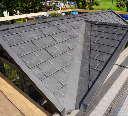 Das fertiggestellte Aluminiumdach kann sich absolut sehen lassen