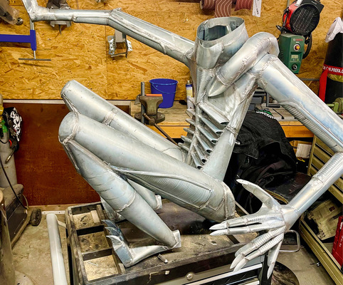 Alien-Torso mit zahlreichen Details