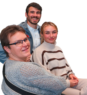 Marvin Bürger mit seiner Partnerin Fabienne und ihrer Mutter Andrea Ellermeier