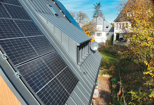 Fachgerecht: Die Montage von PV-Elementen samt Klemmhaltern und Systemzubehör